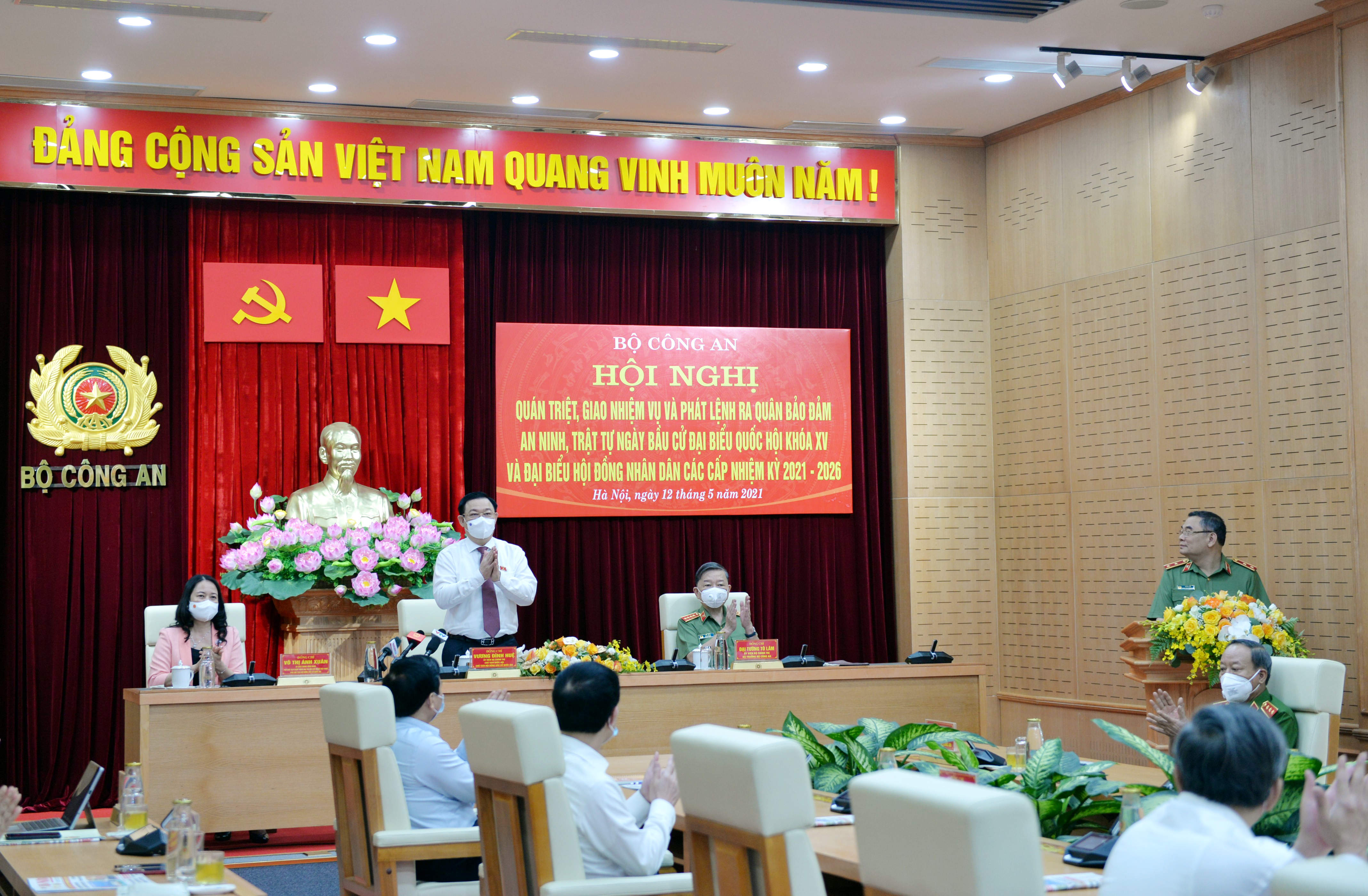 Chủ tịch Quốc hội Vương Đình Huệ: Bảo đảm an ninh, an toàn tuyệt đối cho ngày bầu cử